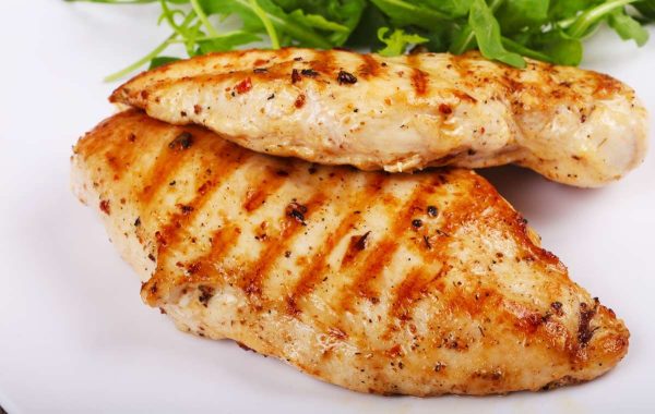 Pechuga de pollo grillé